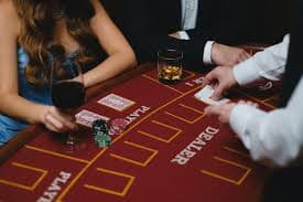 Live-dealer blackjack table on oto88 mobile showing dealer, cards, and betting interface